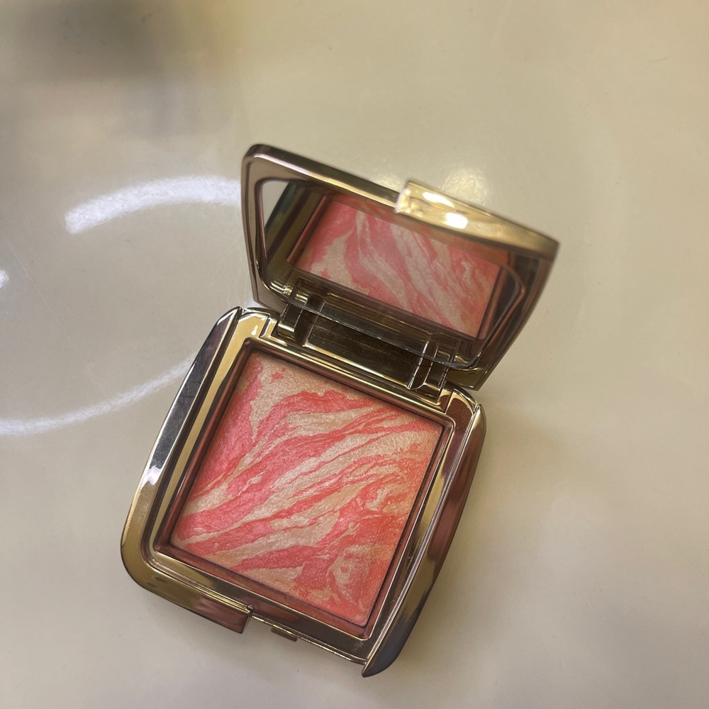 Ambient Lighting Blush 
Color:Incandescent Electra